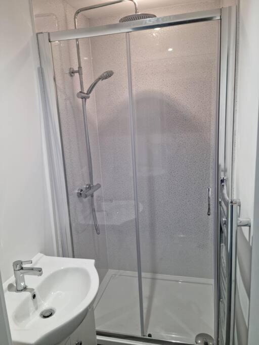5 Bedroom House - Cheshire Oaks Ellesmere Port Esterno foto