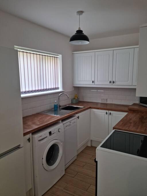 5 Bedroom House - Cheshire Oaks Ellesmere Port Esterno foto